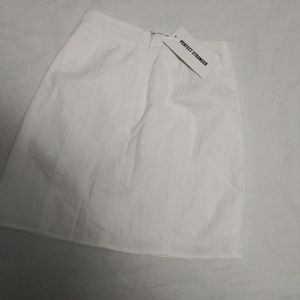 PERFECT STRANGER Lined Skirt Size 4 Lula mini skirt Australia White. 95% Cot